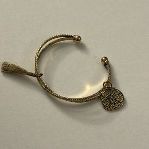 Pretty Bracelet Gold Shell Tassle D5